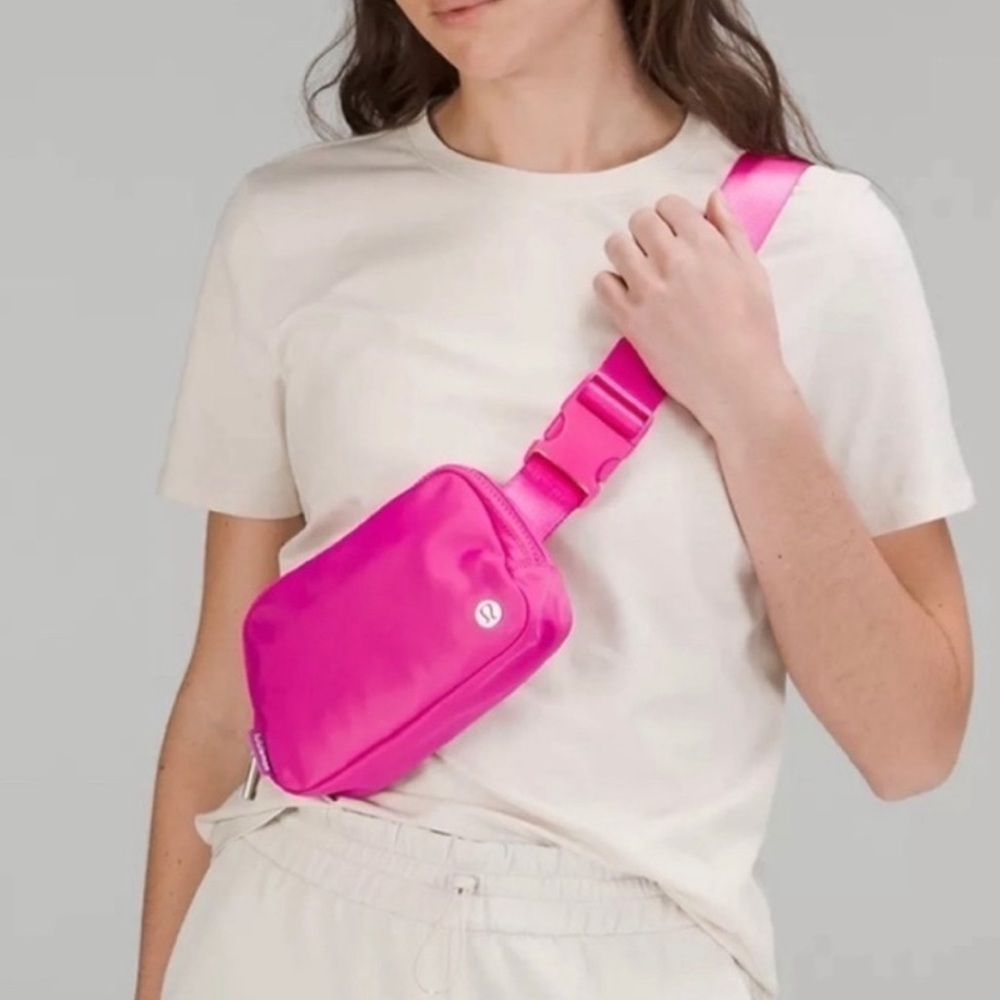 Lululemon Everywhere Belt Bag in Sonic Pink - Picture 6 of 8